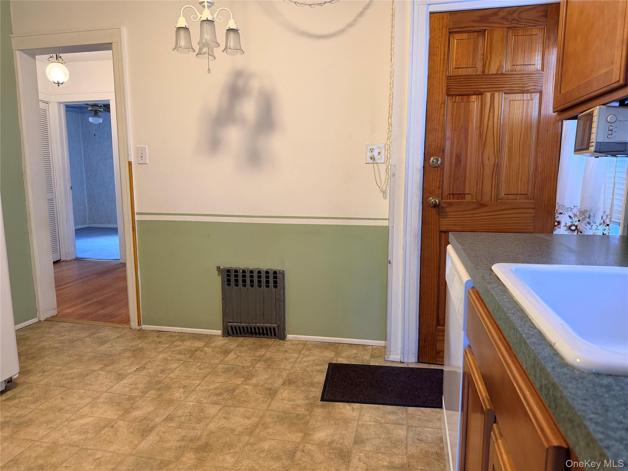 #12 photo, 142 Kamda Boulevard, 롱 아일랜드 New Hyde Park , NY 11040