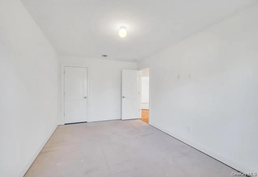 #12 photo, 490 William Floyd Parkway, מחוז סאפוק Shirley , NY 11967