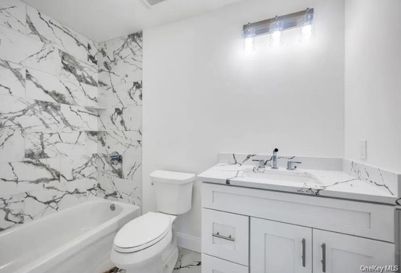 #13 photo, 490 William Floyd Parkway, מחוז סאפוק Shirley , NY 11967