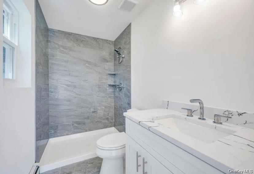 #9 photo, 490 William Floyd Parkway, מחוז סאפוק Shirley , NY 11967