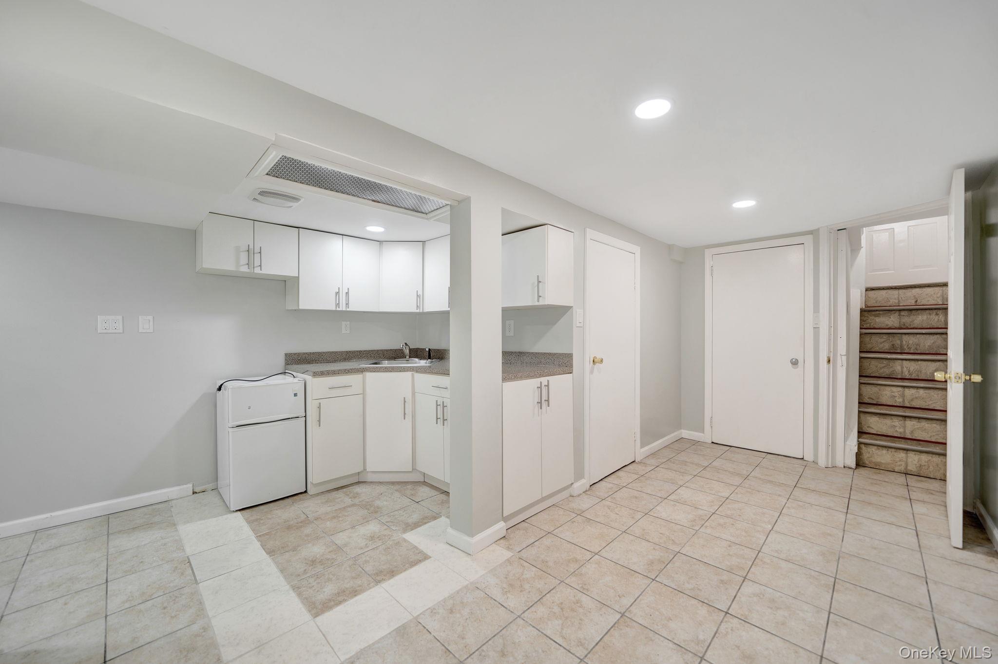 #18 photo, 8913 247th Street, Bellerose , NY 11426