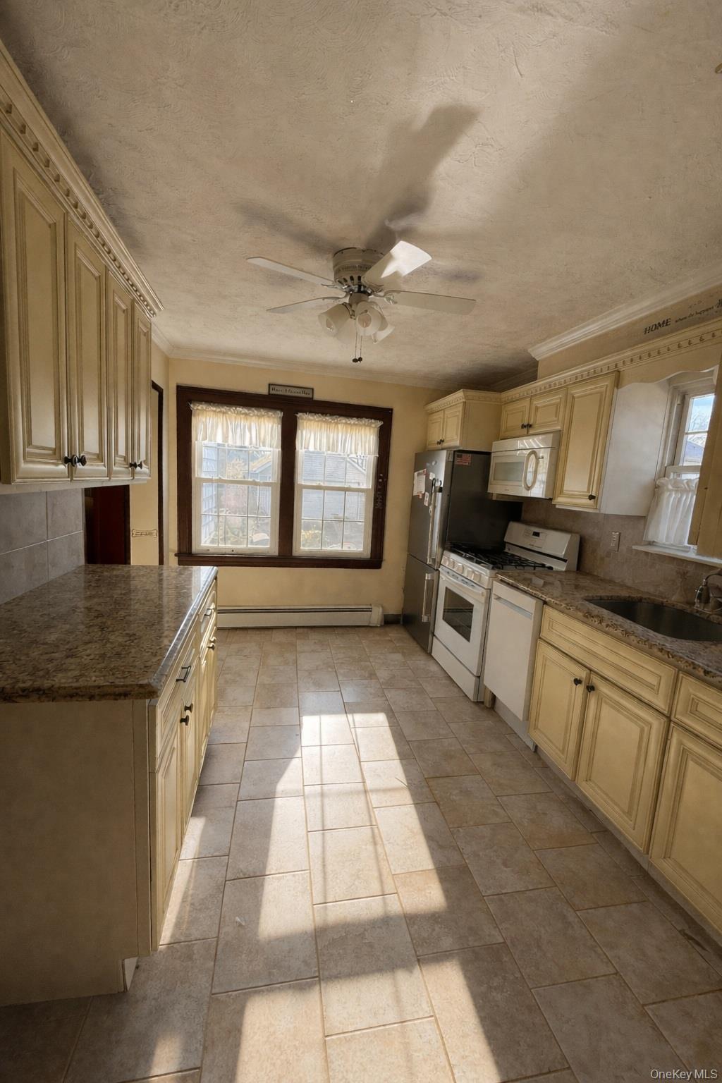 #4 photo, 32 Manor Road, מחוז נסאו North Lynbrook , NY 11563