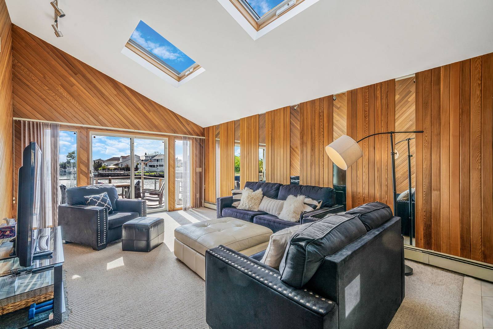 #24 photo, 3452 Ocean Ave, Oceanside , NY 11572