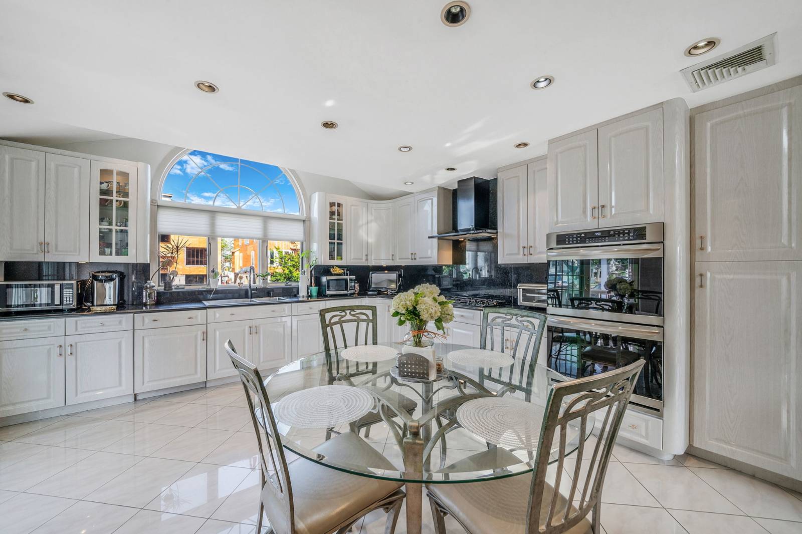 #31 photo, 3452 Ocean Ave, Oceanside , NY 11572