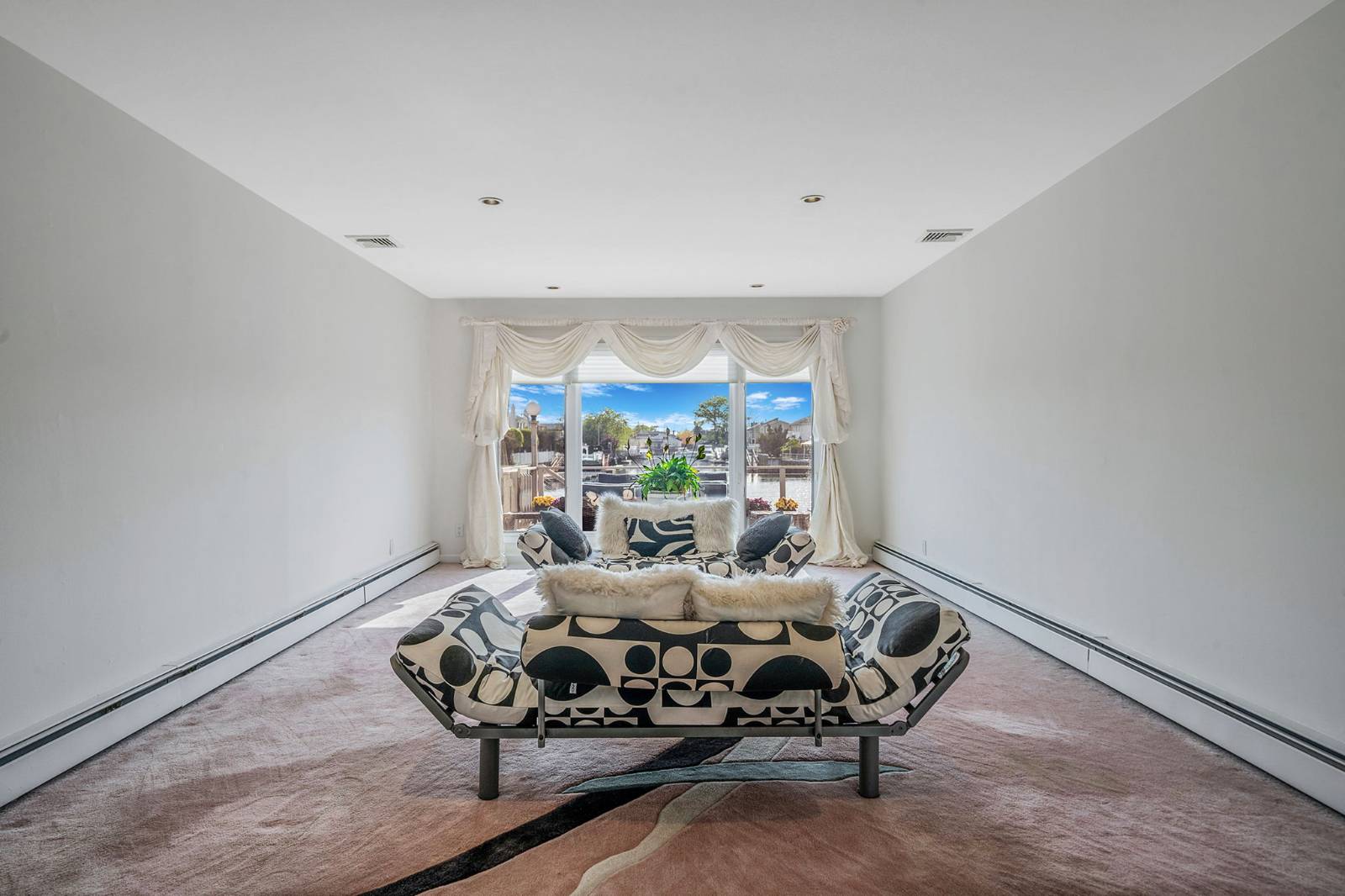 #35 photo, 3452 Ocean Ave, Oceanside , NY 11572