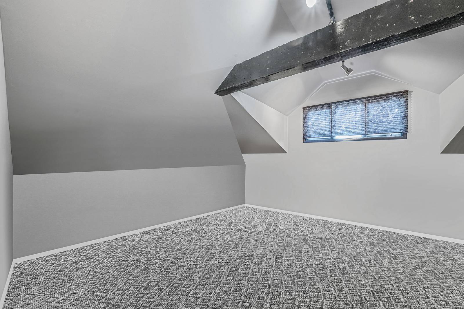 #48 photo, 3452 Ocean Ave, Oceanside , NY 11572