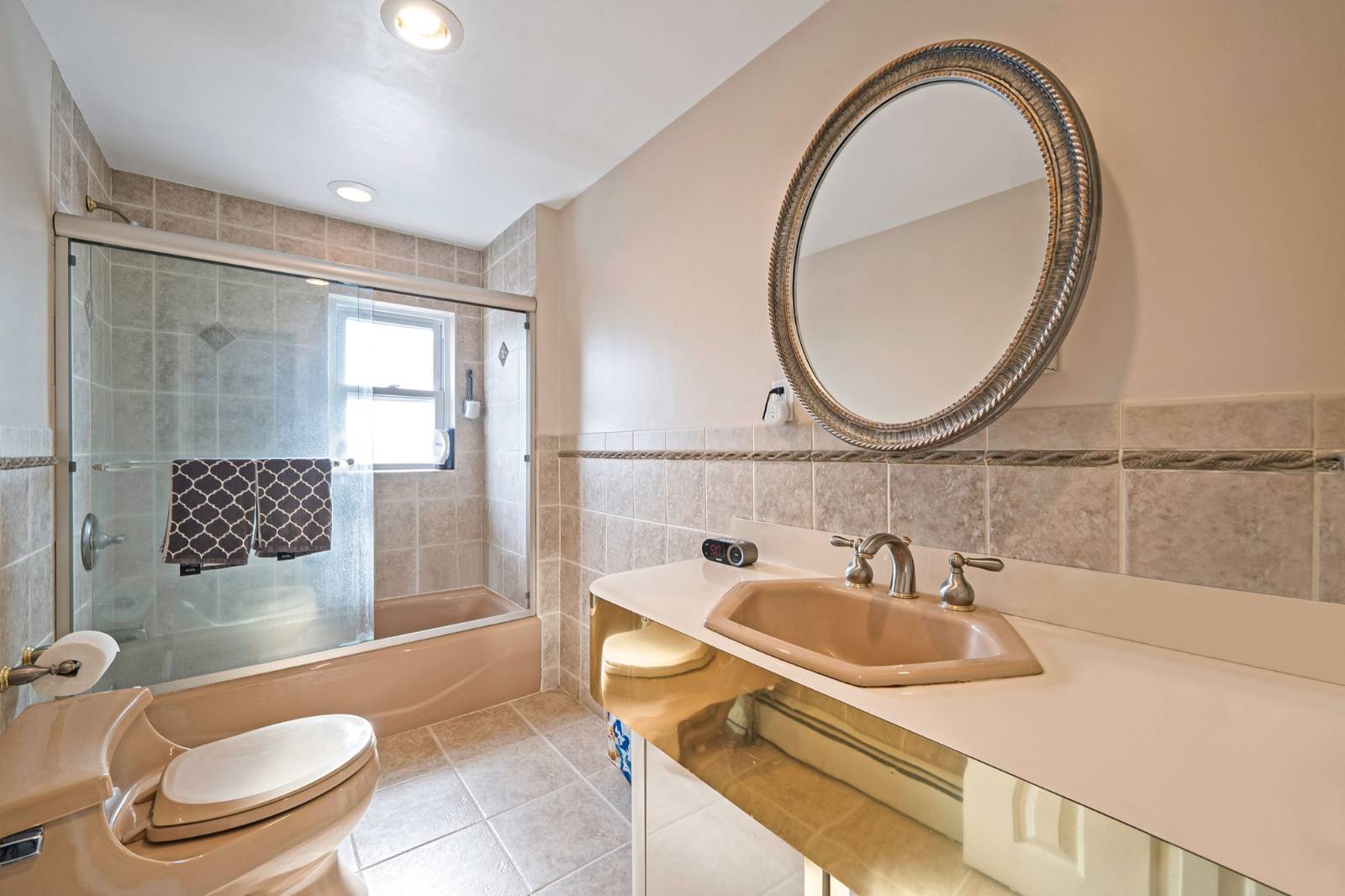 #49 photo, 3452 Ocean Ave, Oceanside , NY 11572