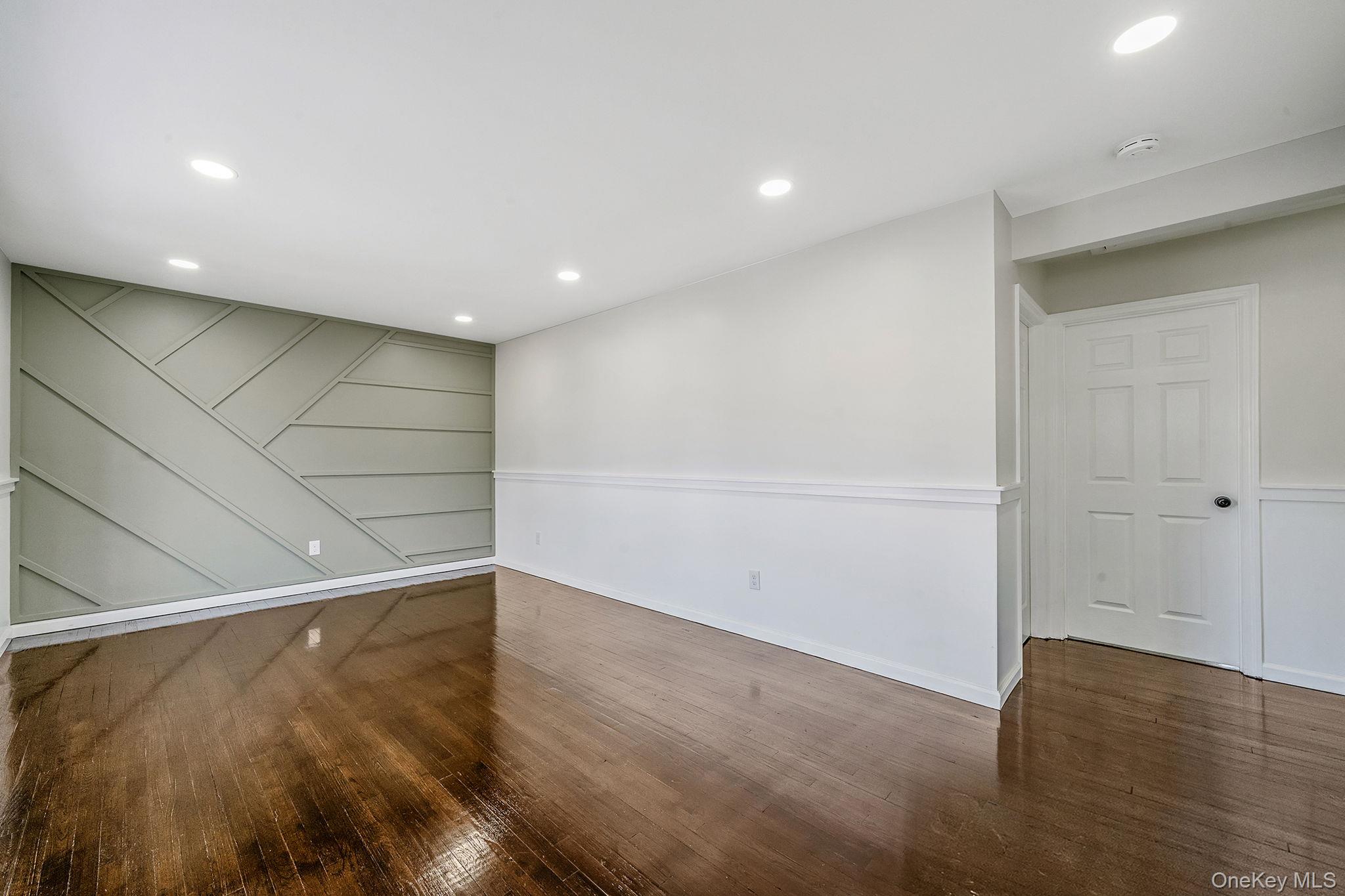 #10 photo, 20 Bowling Lane, 东长岛 鹿园 Deer Park , NY 11729