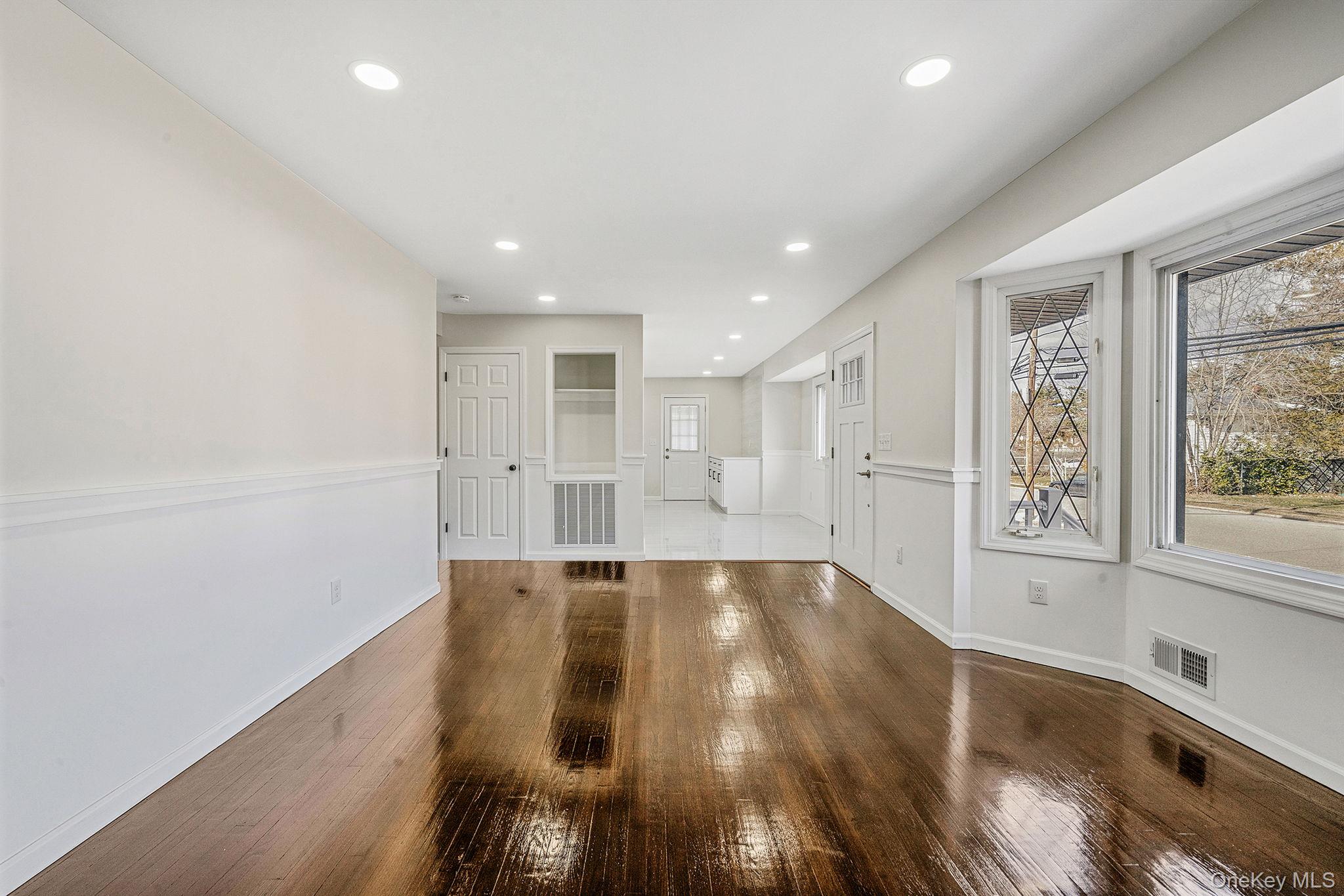 #12 photo, 20 Bowling Lane, 东长岛 鹿园 Deer Park , NY 11729