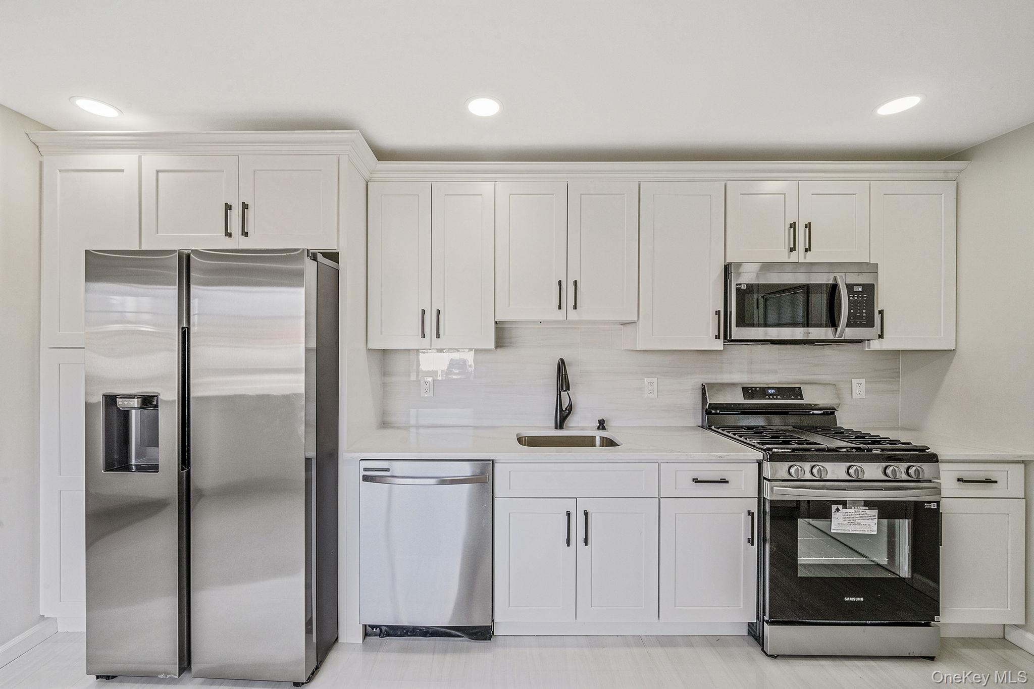 #13 photo, 20 Bowling Lane, 东长岛 鹿园 Deer Park , NY 11729