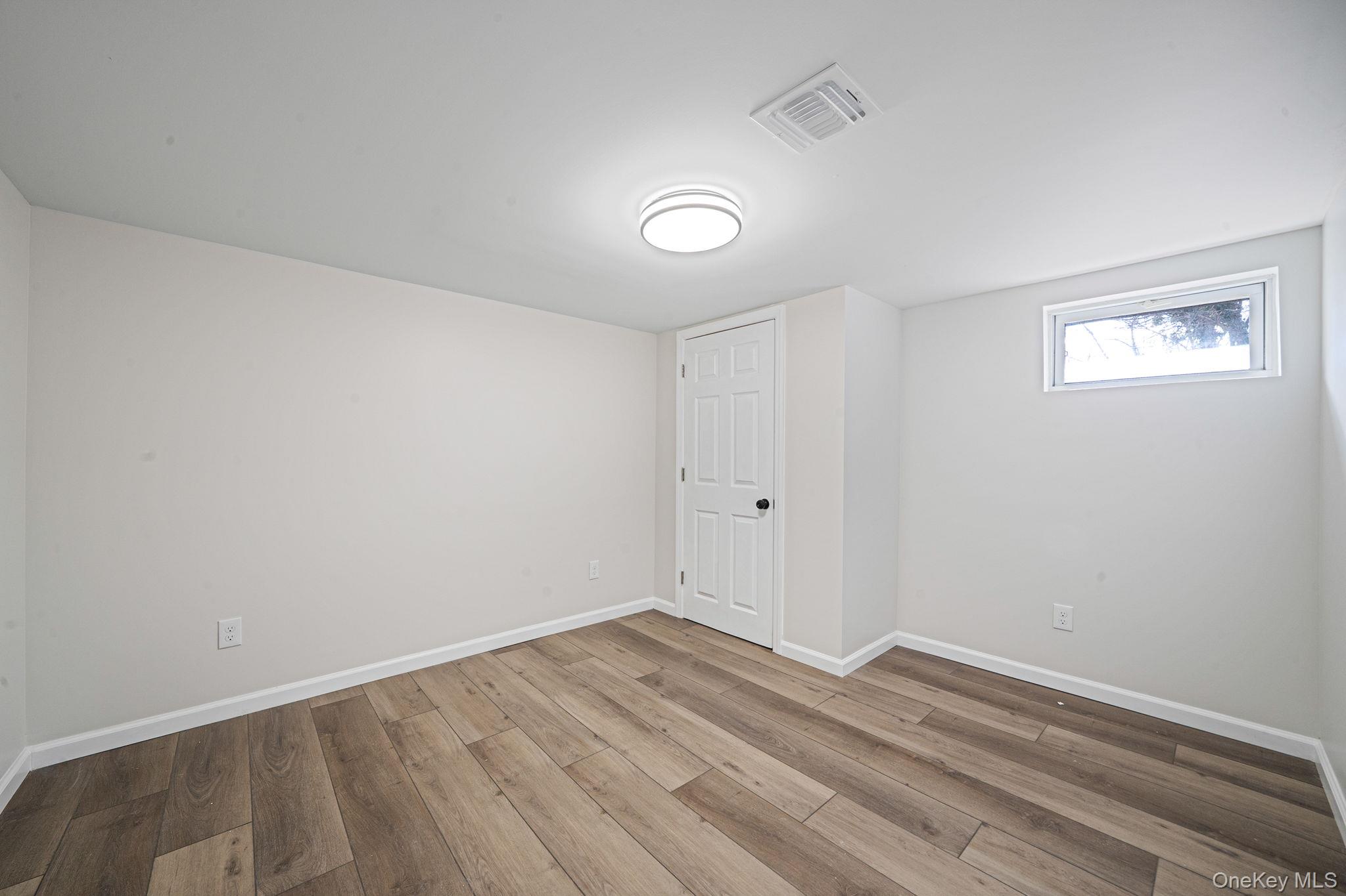 #19 photo, 20 Bowling Lane, 东长岛 鹿园 Deer Park , NY 11729