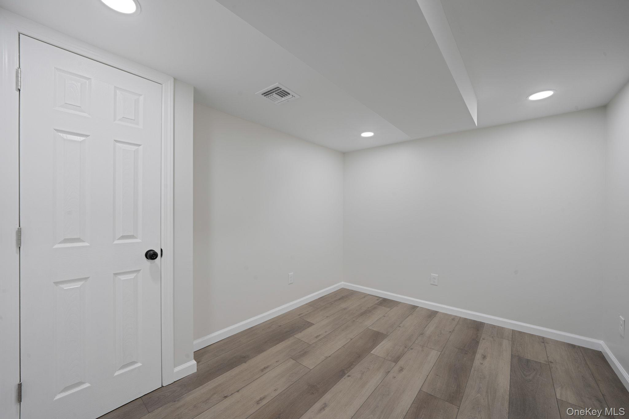 #20 photo, 20 Bowling Lane, 东长岛 鹿园 Deer Park , NY 11729