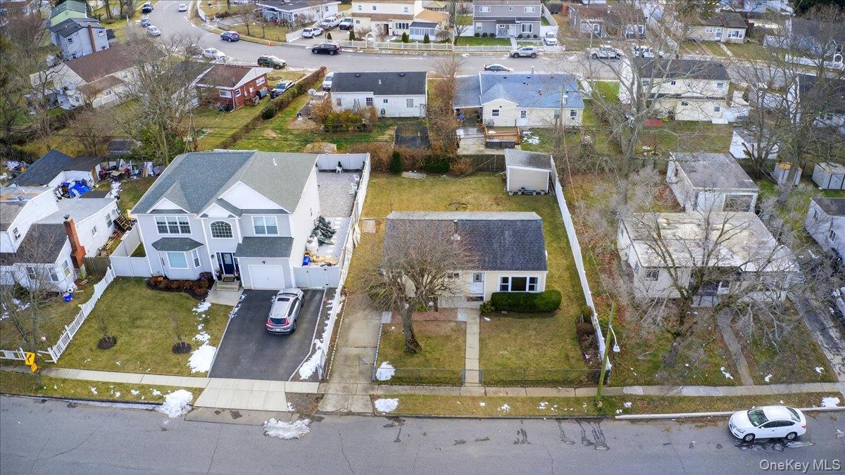 #13 photo, 21 Somerset Road, 롱 아일랜드 Amityville , NY 11701