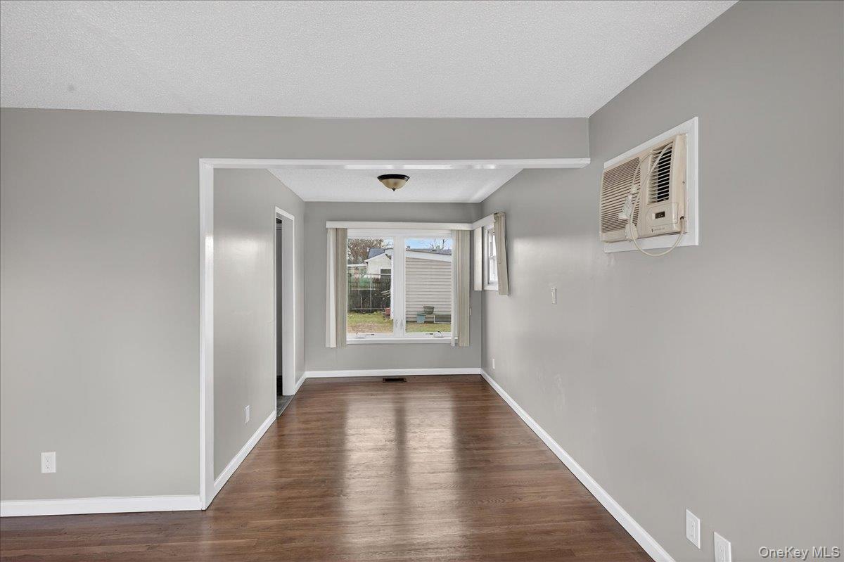 #5 photo, 21 Somerset Road, 롱 아일랜드 Amityville , NY 11701