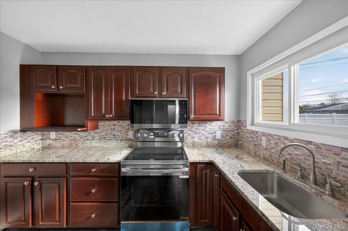 #6 photo, 21 Somerset Road, 롱 아일랜드 Amityville , NY 11701