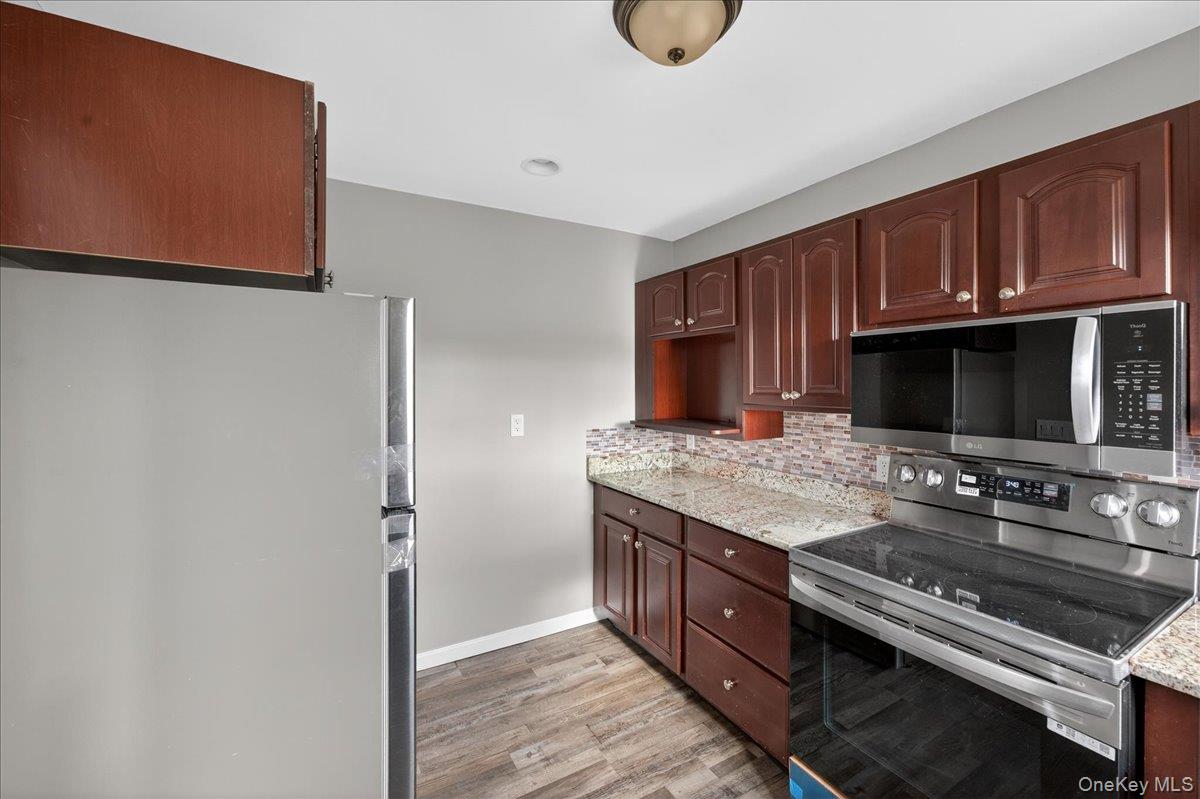 #7 photo, 21 Somerset Road, 롱 아일랜드 Amityville , NY 11701