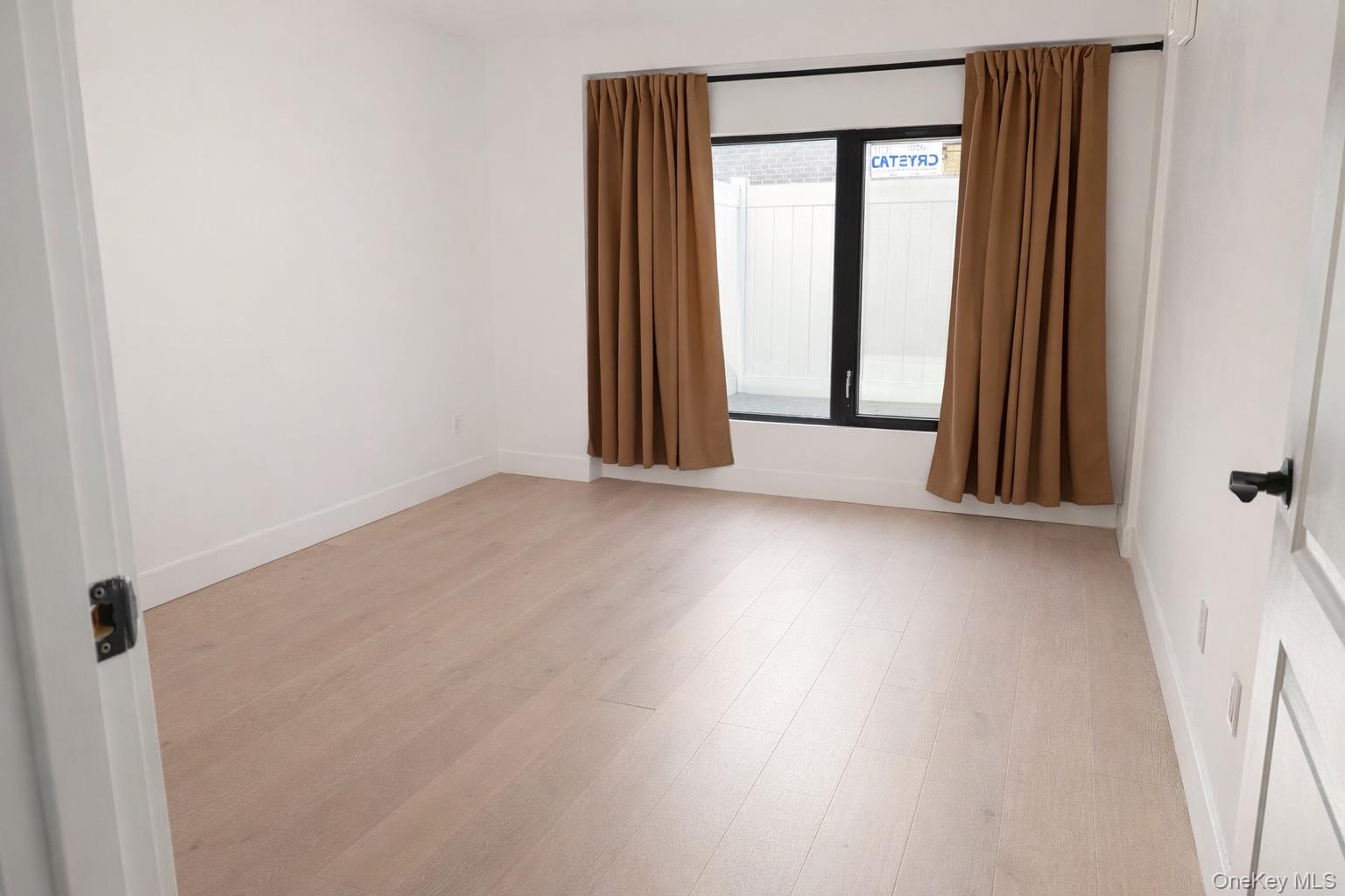 #2 photo, 52-16 Roosevelt Avenue, वुडसाइड Woodside , NY 11377