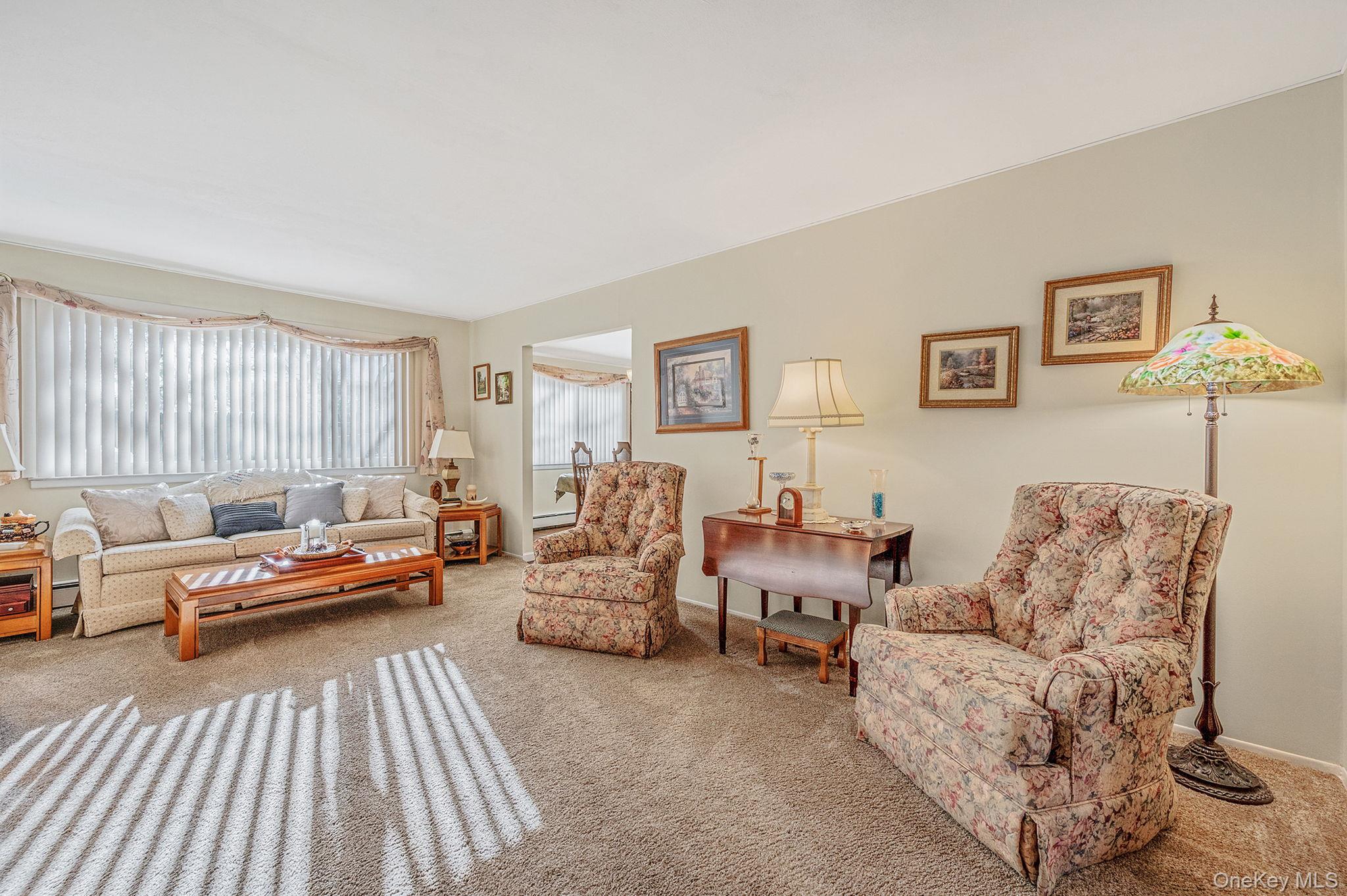 #12 photo, 2 Greenpine Court, 롱 아일랜드 Dix Hills , NY 11746