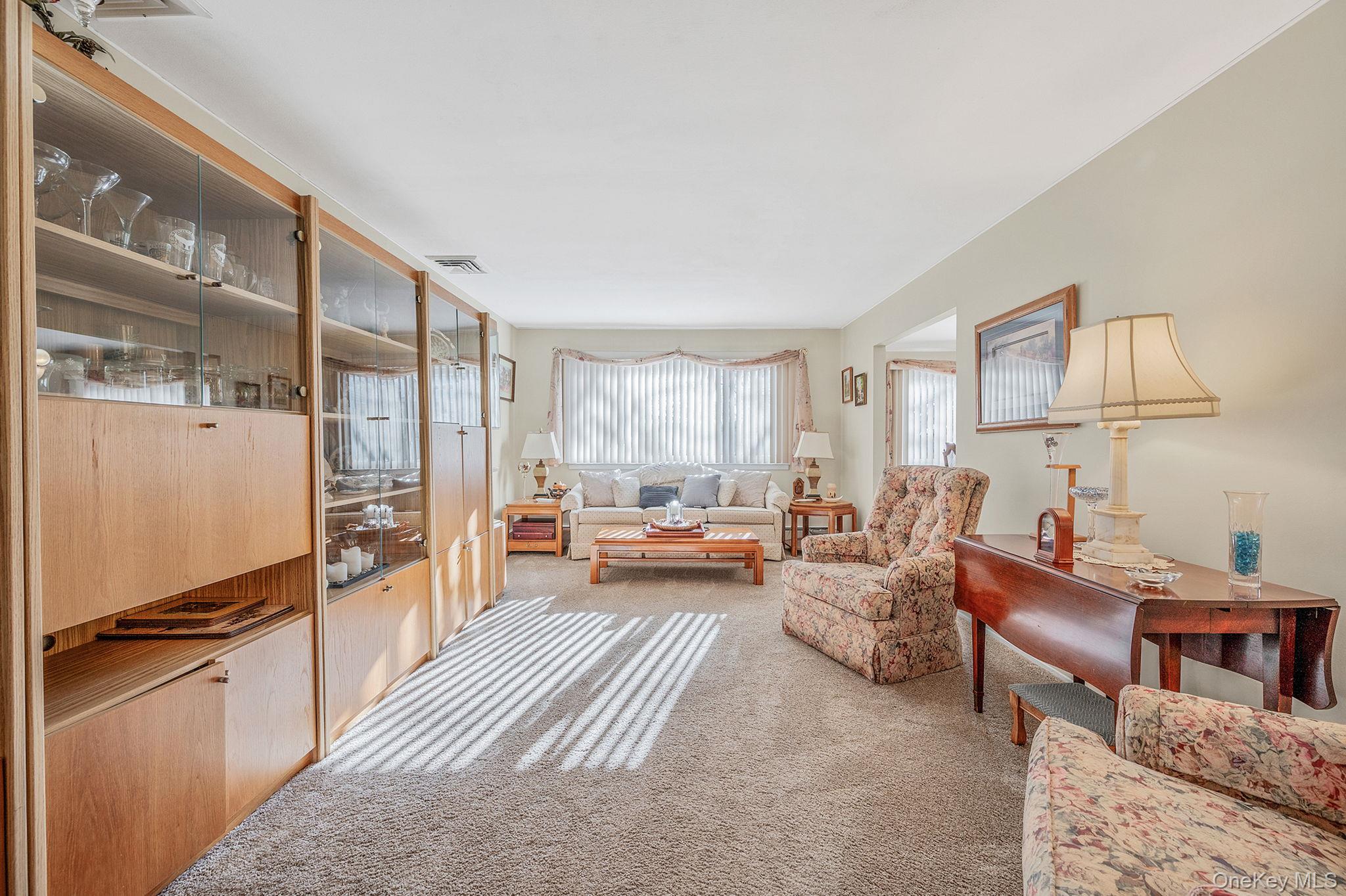 #13 photo, 2 Greenpine Court, 롱 아일랜드 Dix Hills , NY 11746