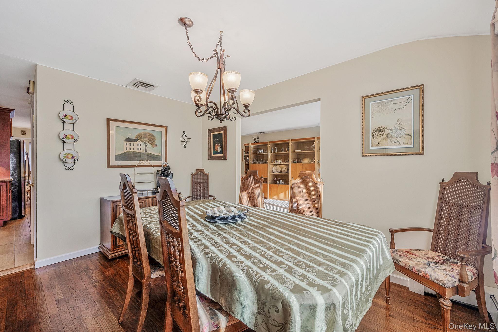 #15 photo, 2 Greenpine Court, 롱 아일랜드 Dix Hills , NY 11746