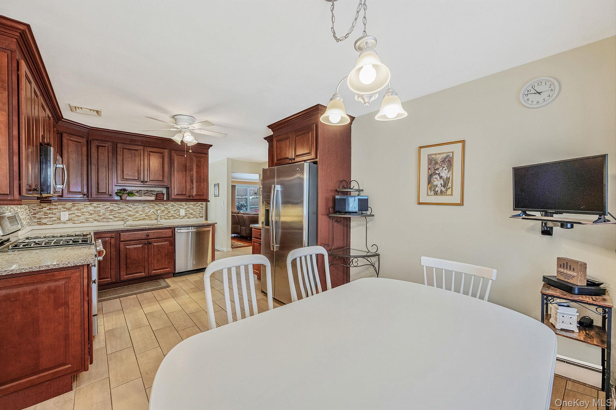 #8 photo, 2 Greenpine Court, 롱 아일랜드 Dix Hills , NY 11746