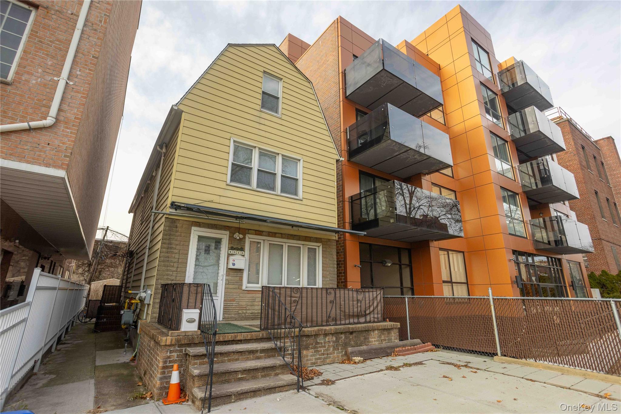 #1 photo, 43-18 214  Place, बेसाइड Bayside , NY 11361