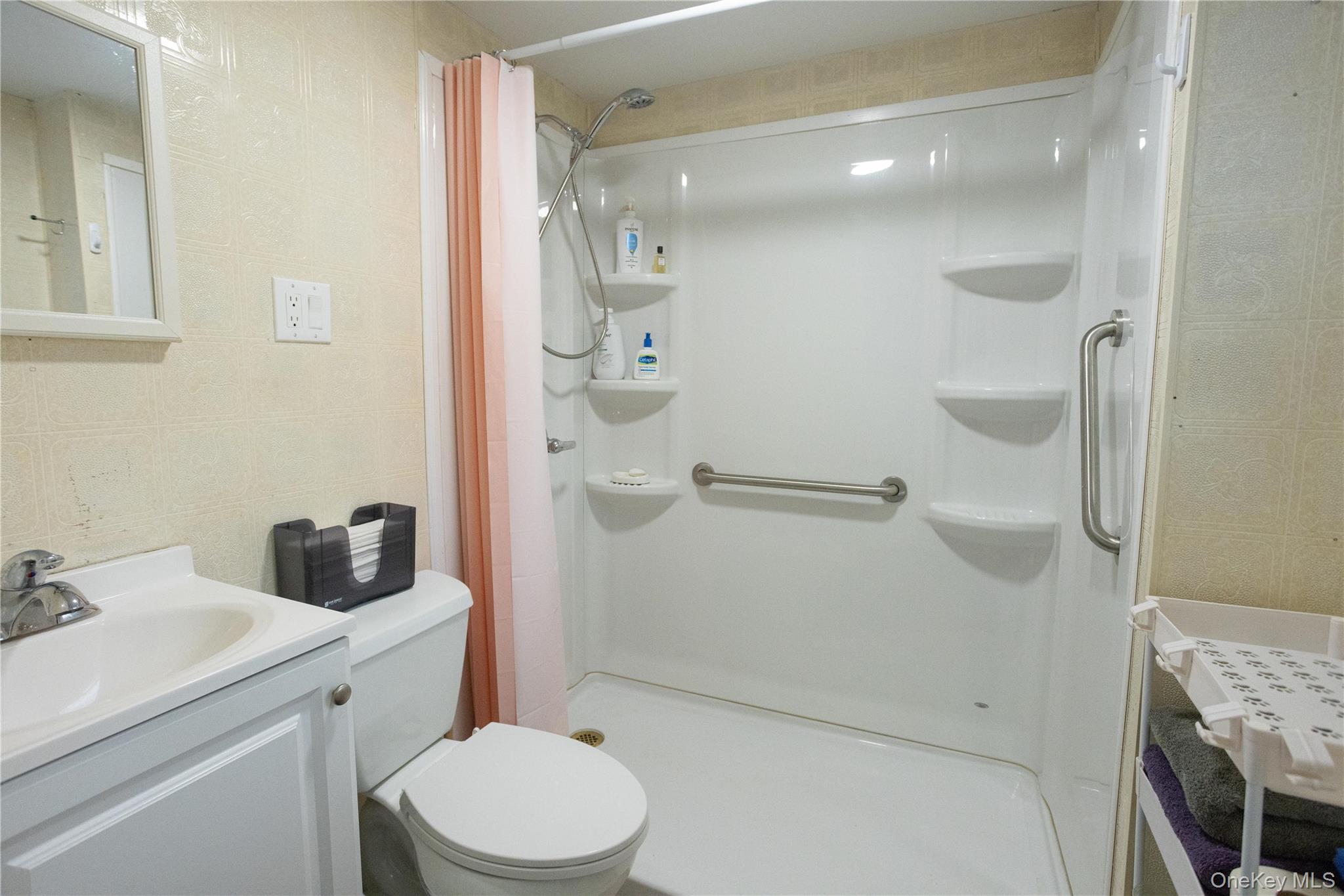 #12 photo, 43-18 214  Place, बेसाइड Bayside , NY 11361