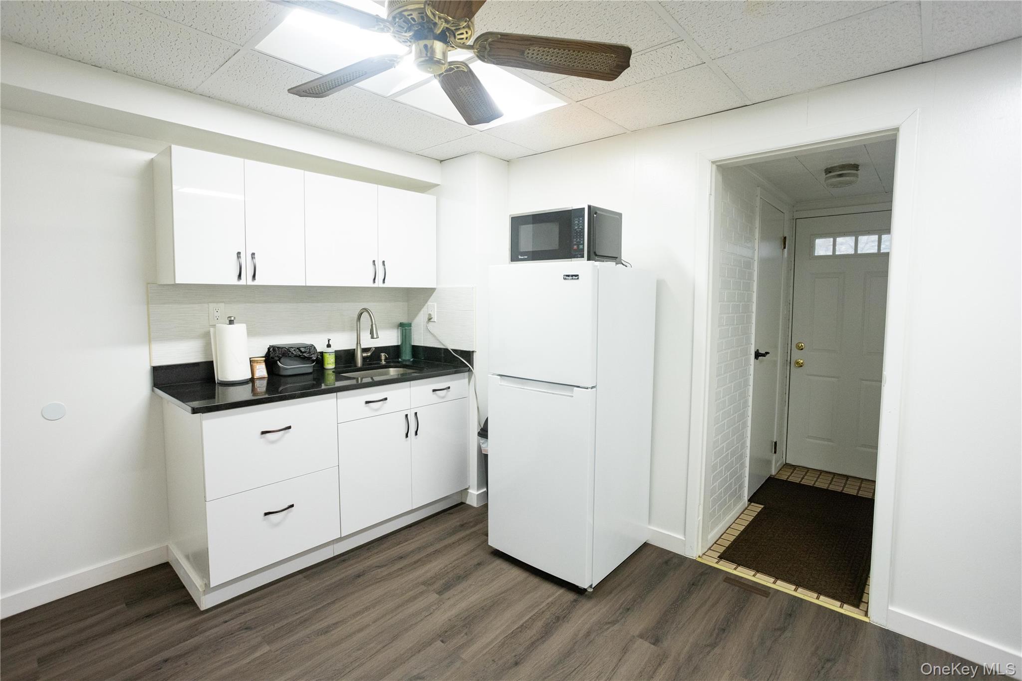 #14 photo, 43-18 214  Place, बेसाइड Bayside , NY 11361