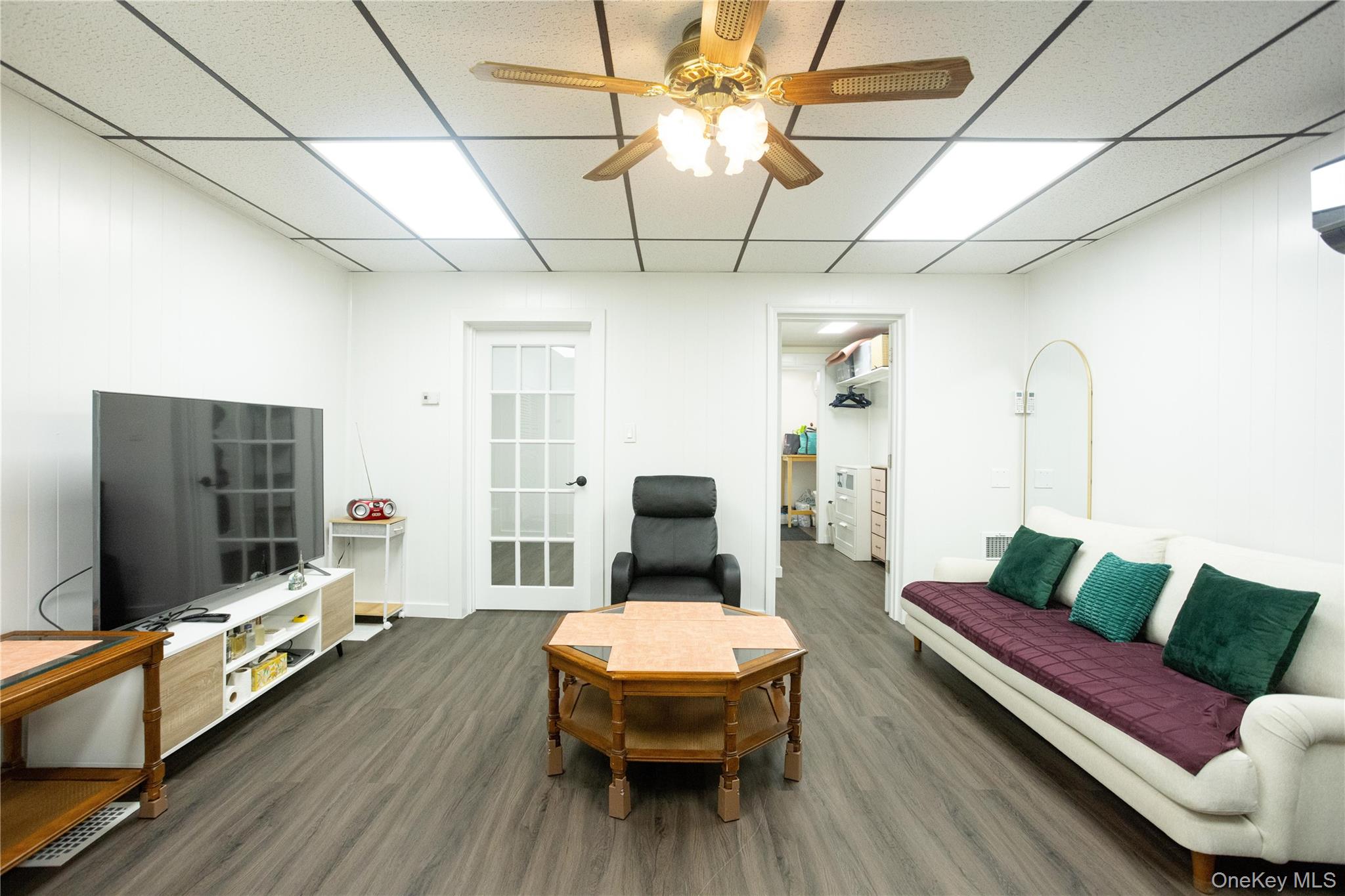 #2 photo, 43-18 214  Place, बेसाइड Bayside , NY 11361