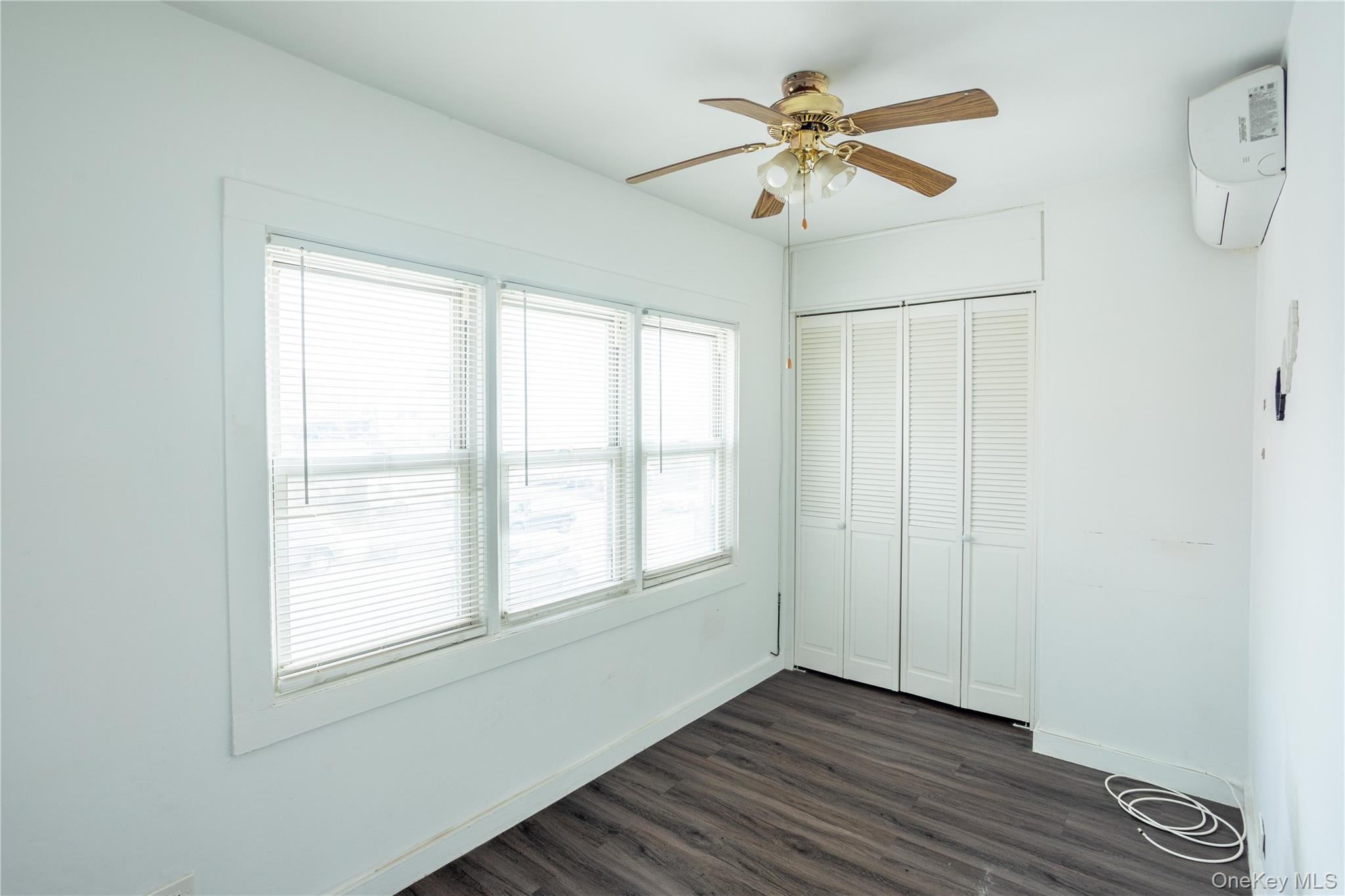 #4 photo, 43-18 214  Place, बेसाइड Bayside , NY 11361