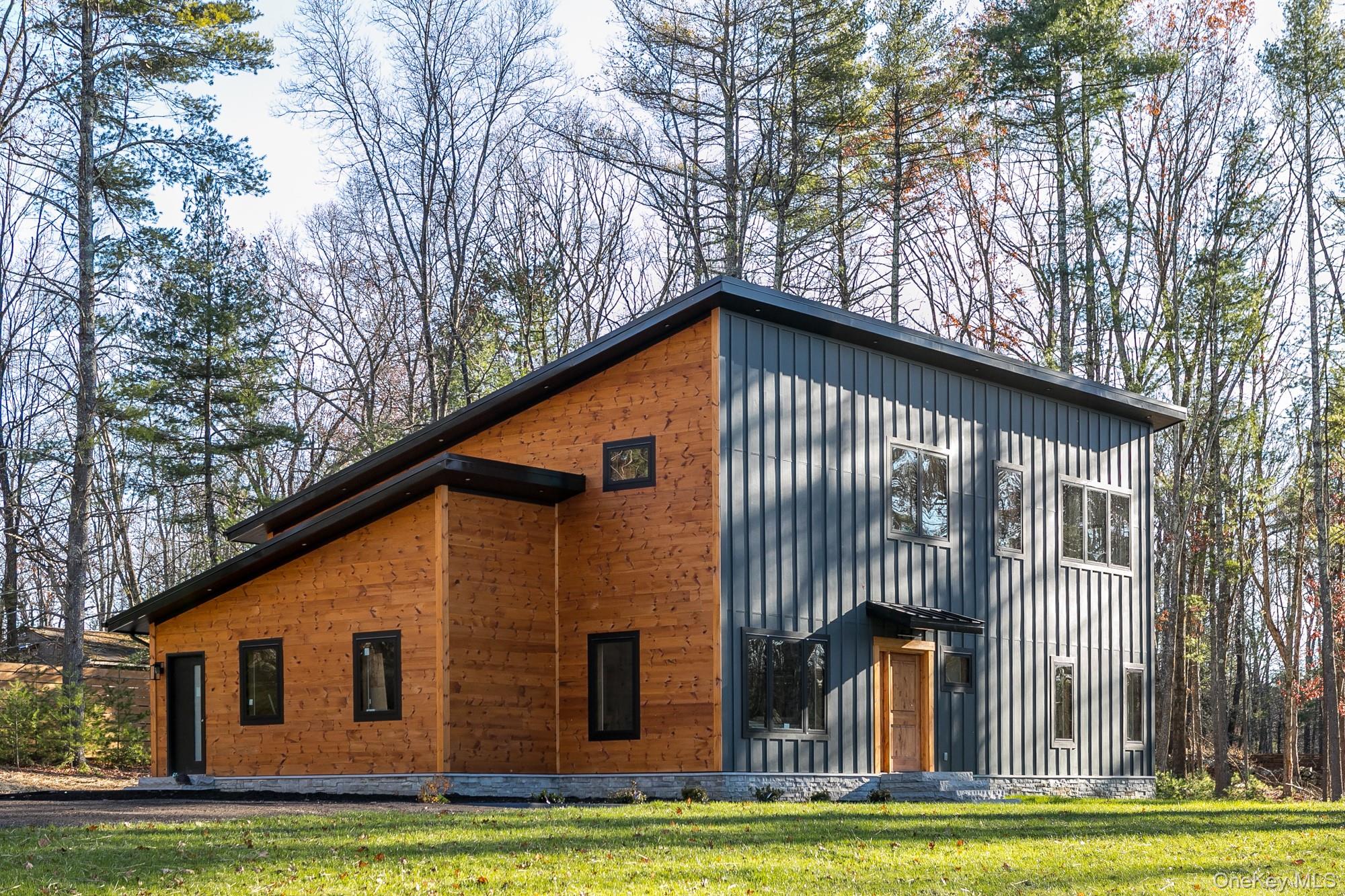 #1 photo, 33 Betten Court, Saugerties , NY 12477