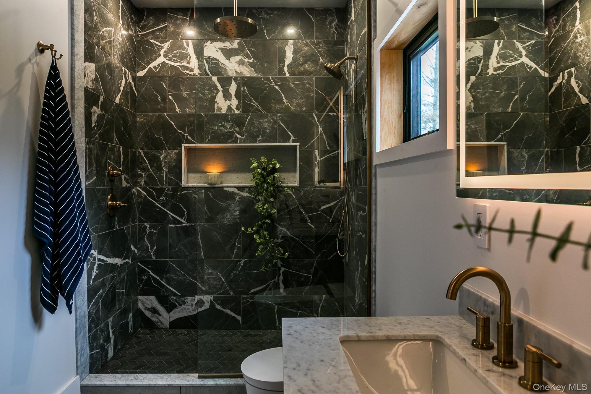 #11 photo, 33 Betten Court, Saugerties , NY 12477