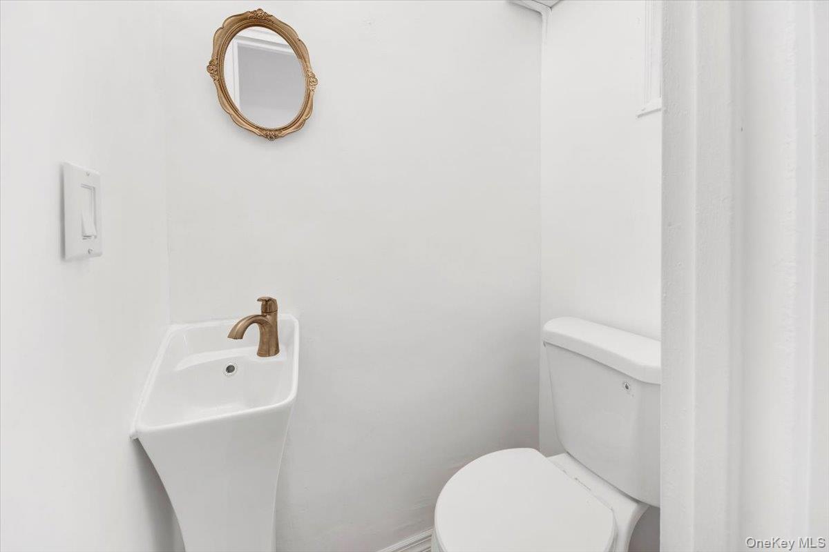 #7 photo, 1241 Arnow Avenue, Бронкс ‖ Bronx , NY 10469