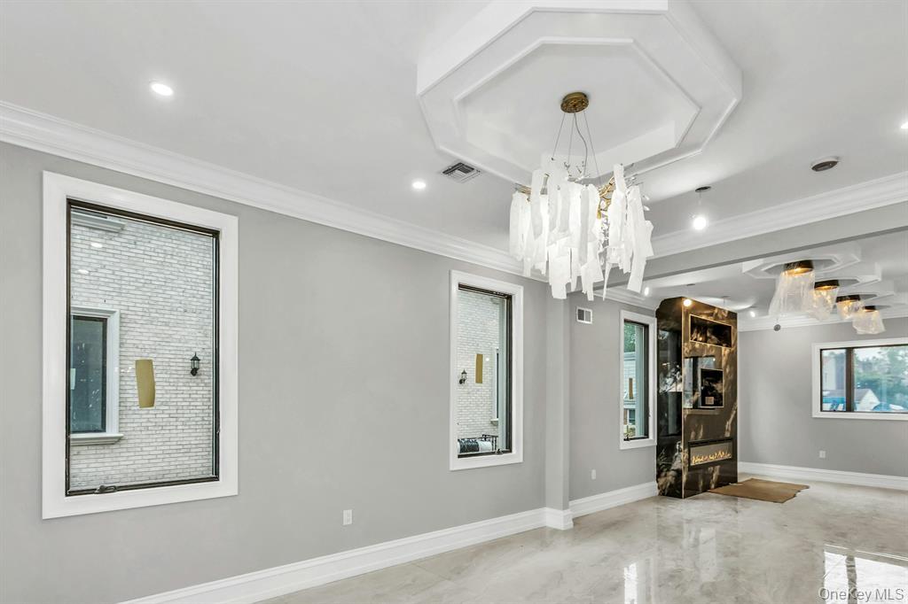 #3 photo, 259-09 81st Avenue, कुईंस Glen Oaks , NY 11004