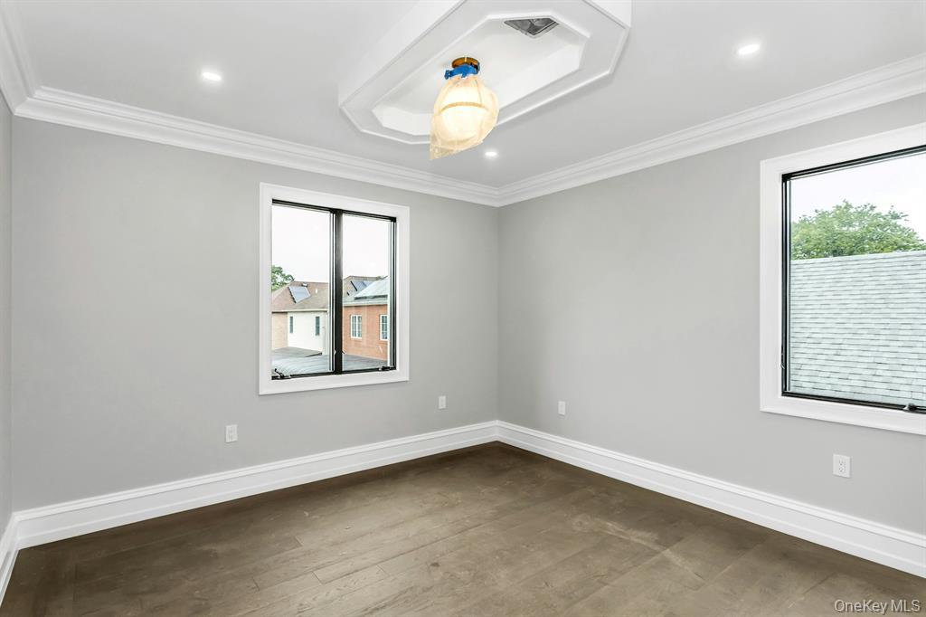 #6 photo, 259-09 81st Avenue, कुईंस Glen Oaks , NY 11004