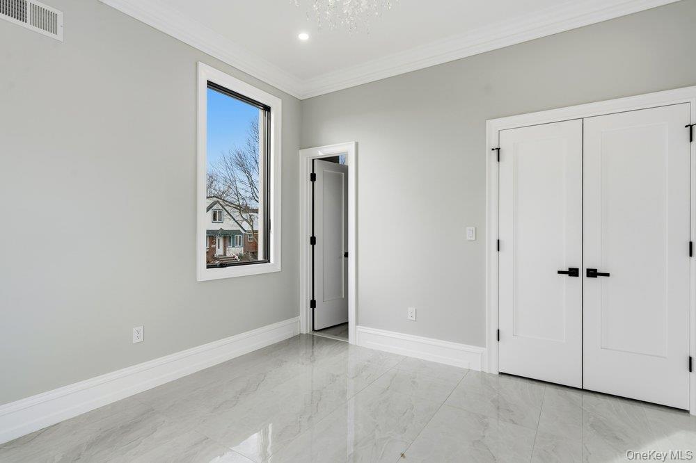 #7 photo, 259-09 81st Avenue, Glen Oaks , NY 11004