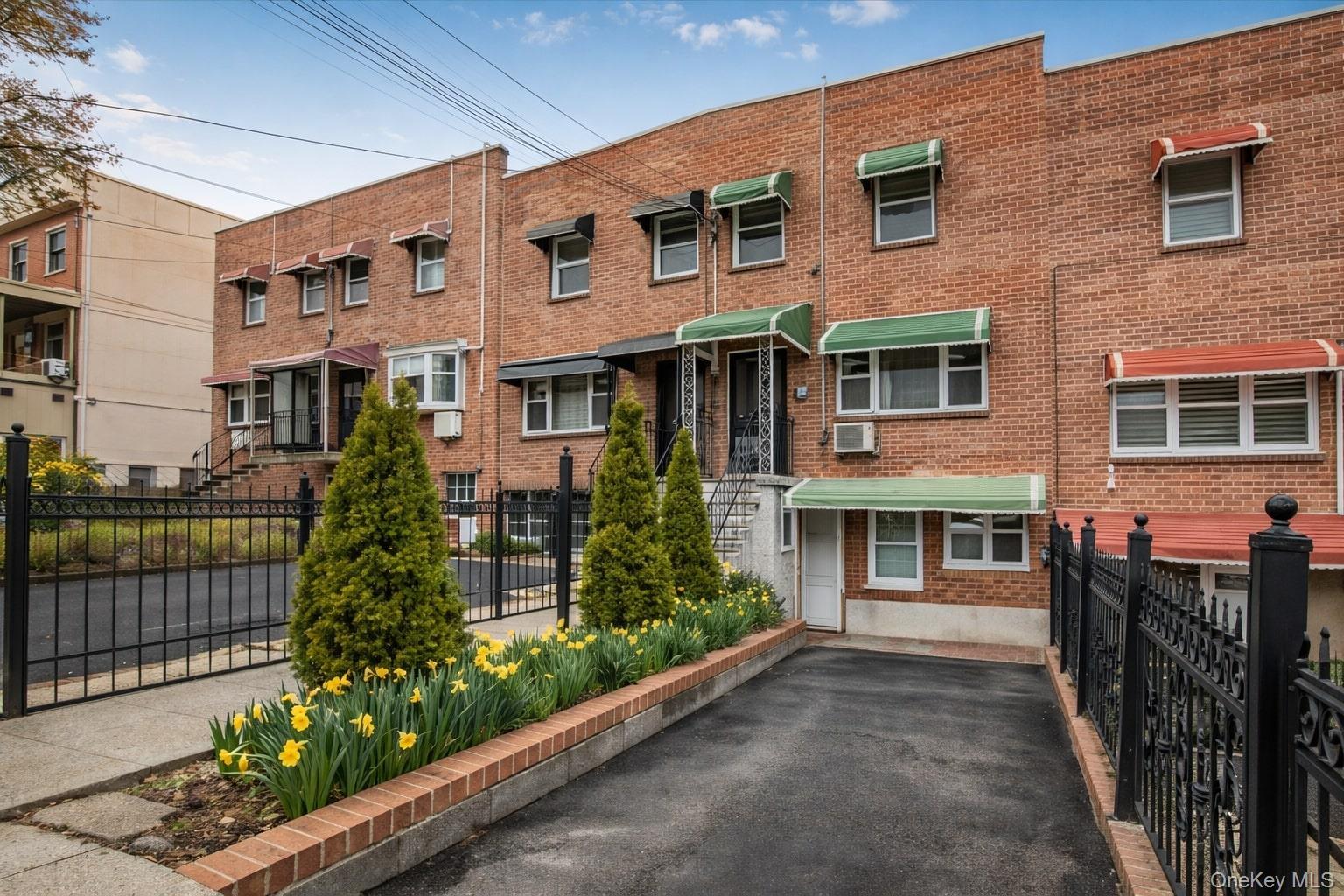 #1 photo, 1019 E 228th Street, Бронкс ‖ Bronx , NY 10466