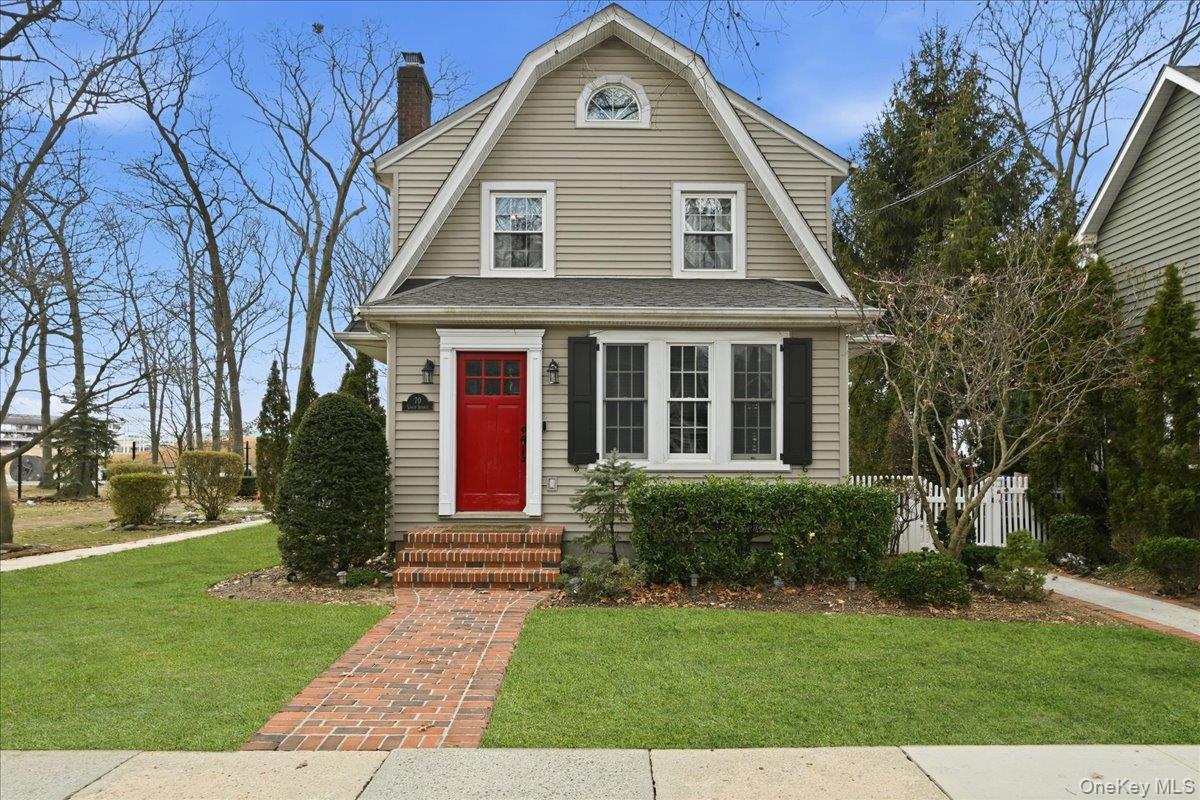 #3 photo, 70 Larch Avenue, Floral Park , NY 11001