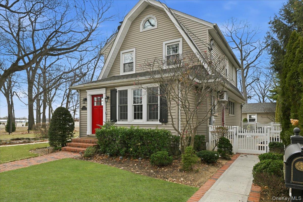 #4 photo, 70 Larch Avenue, Floral Park , NY 11001