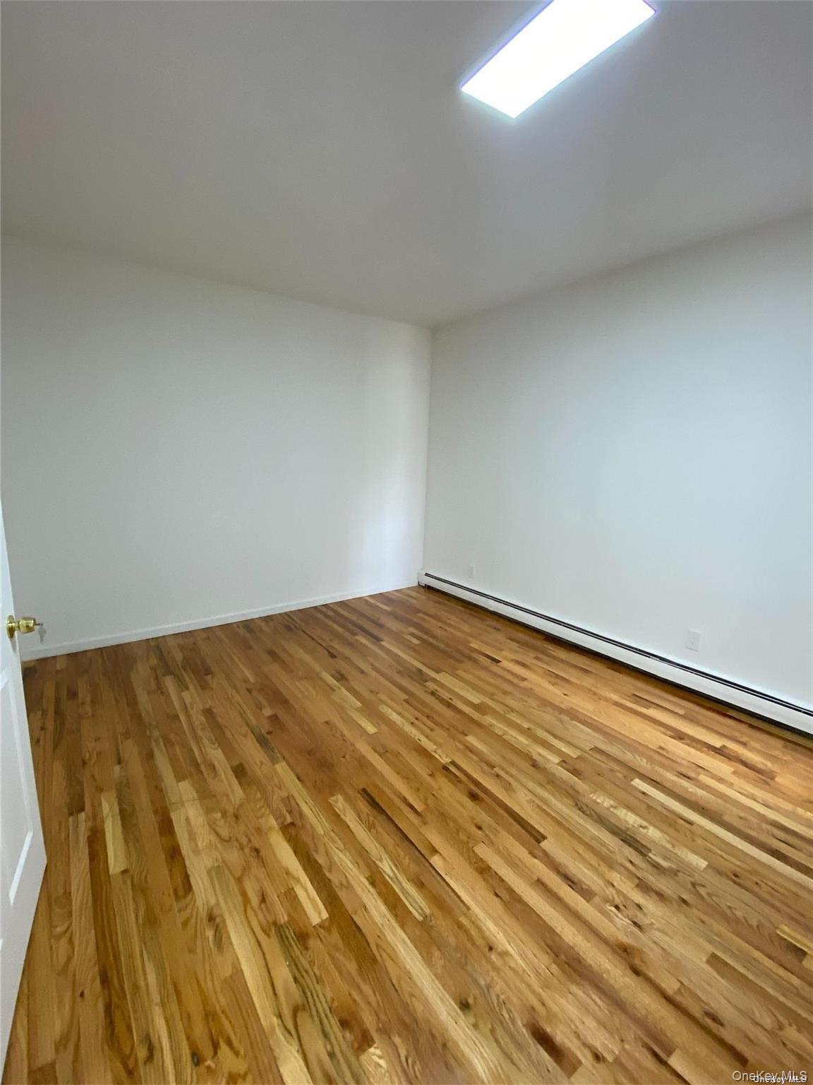 #5 photo, 40-28 82nd Street, कुईंस Elmhurst , NY 11373