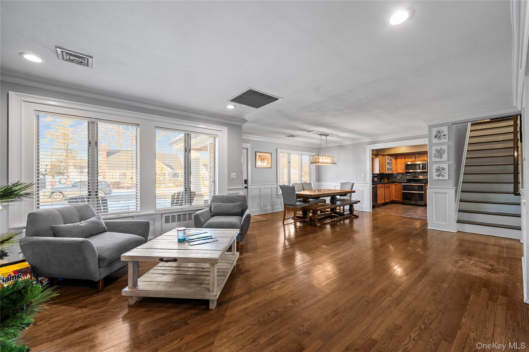 #10 photo, 60 Pickwick Lane, North Babylon , NY 11703