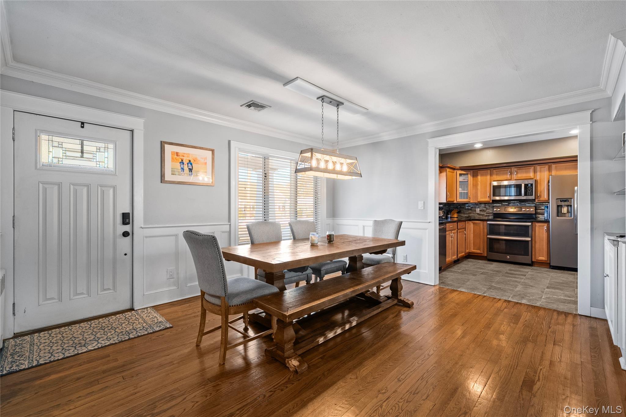 #11 photo, 60 Pickwick Lane, North Babylon , NY 11703