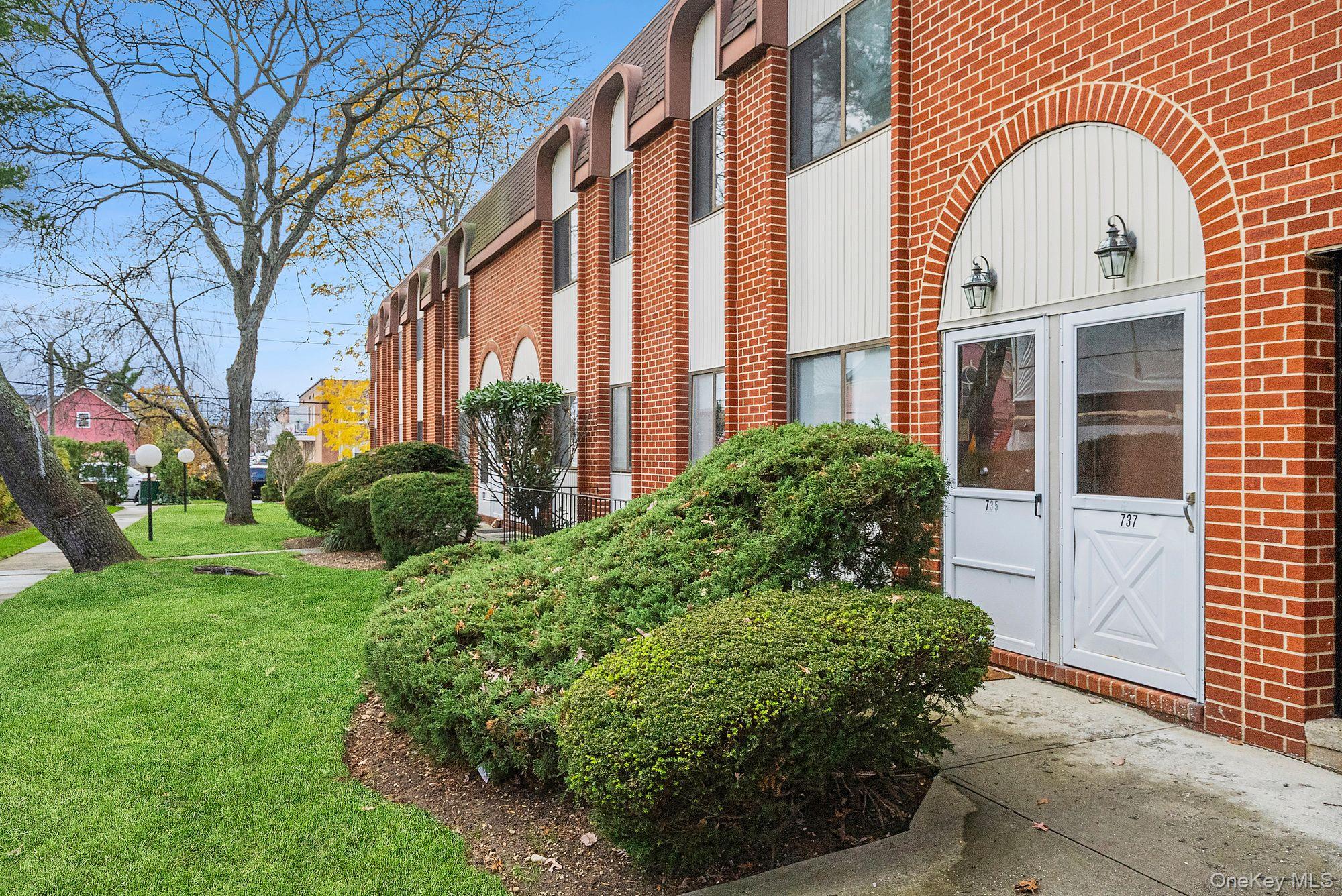 #2 photo, 140 Mcglynn Place, Cedarhurst , NY 11516