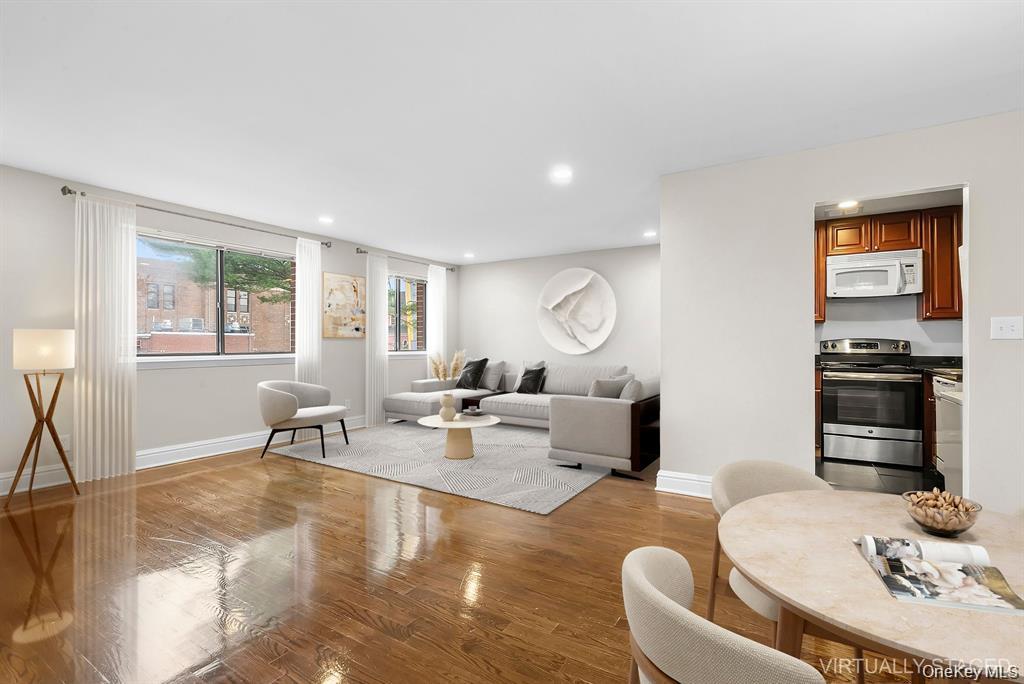 #4 photo, 140 Mcglynn Place, Cedarhurst , NY 11516