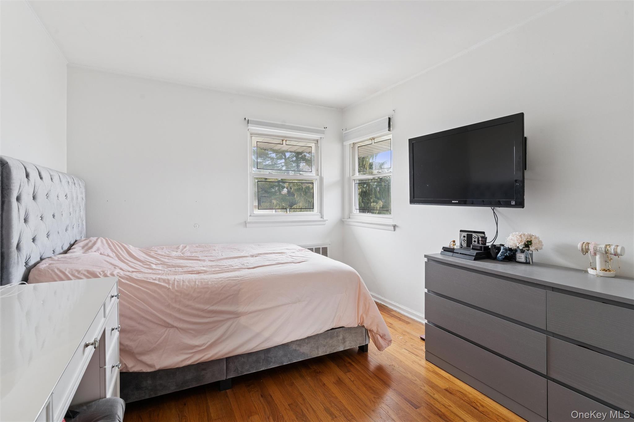 #11 photo, 616 Duke Street, Westbury , NY 11590