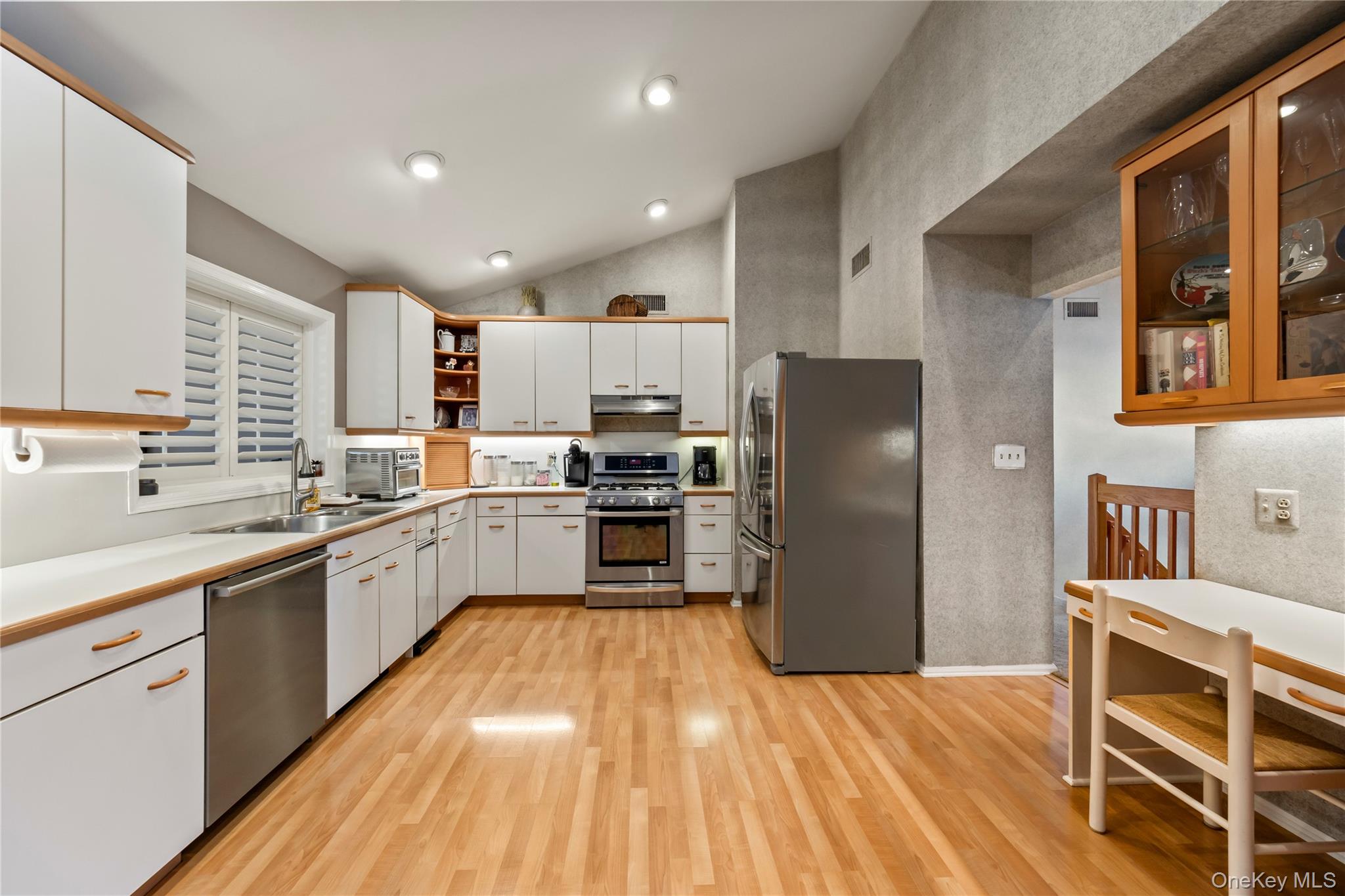 #11 photo, 20 Mountainview Avenue, Airmont , NY 10901