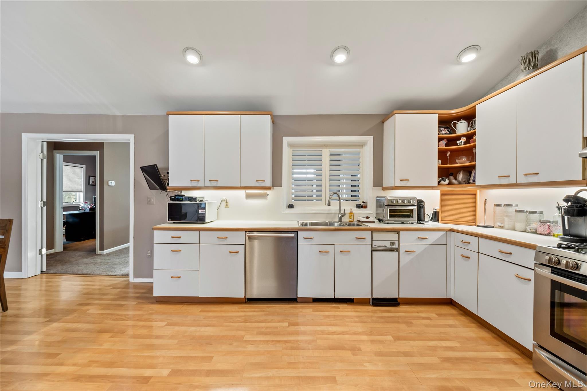 #12 photo, 20 Mountainview Avenue, Airmont , NY 10901