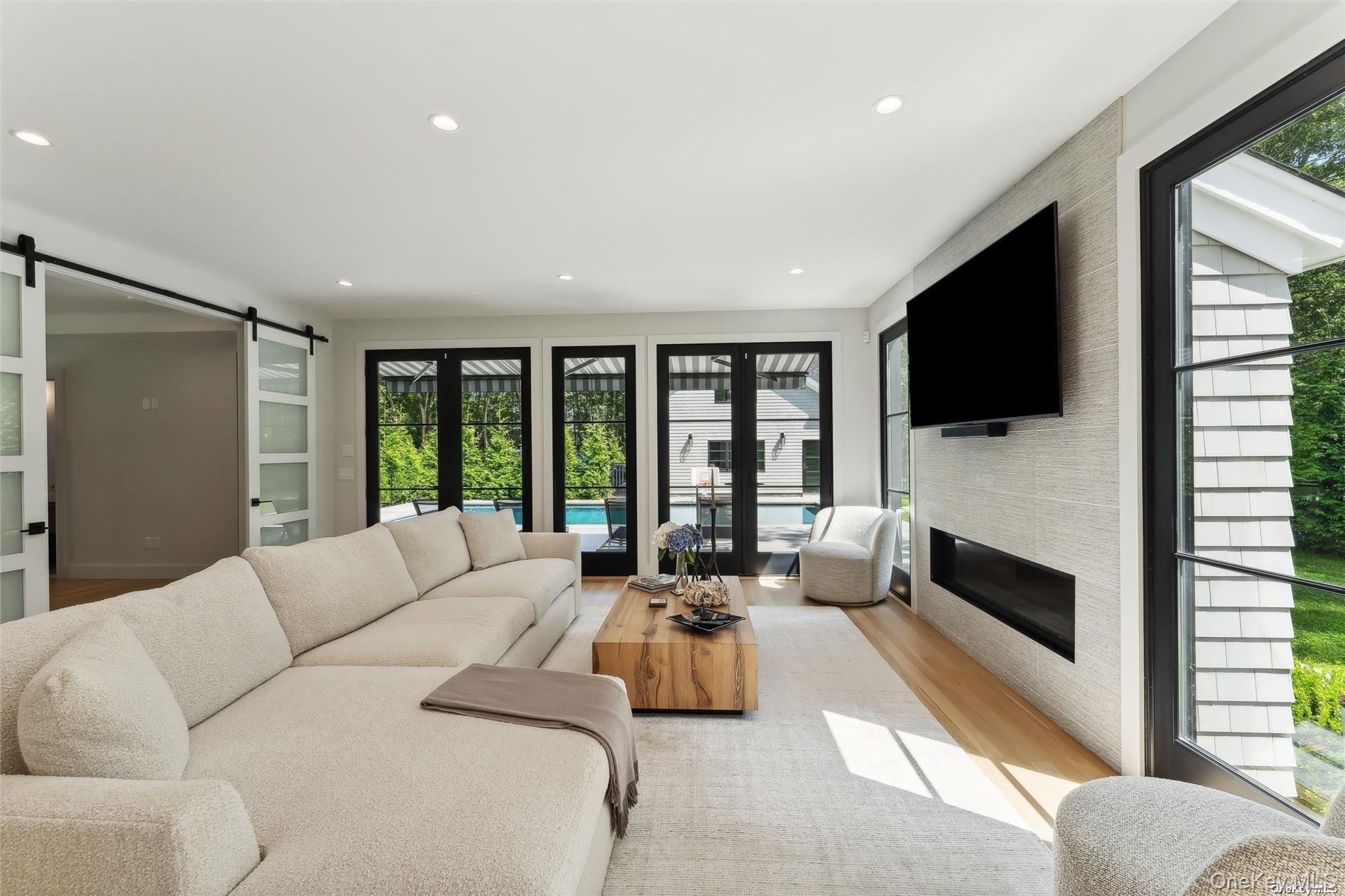 #13 photo, 12 Old Main Road, 롱 아일랜드 Quogue , NY 11959