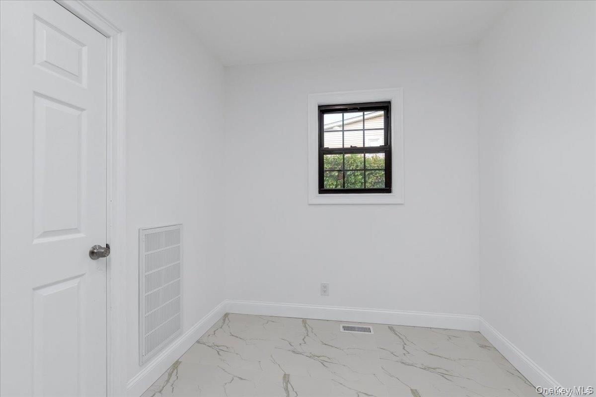 #10 photo, 245 Garfield Avenue, Mineola , NY 11501