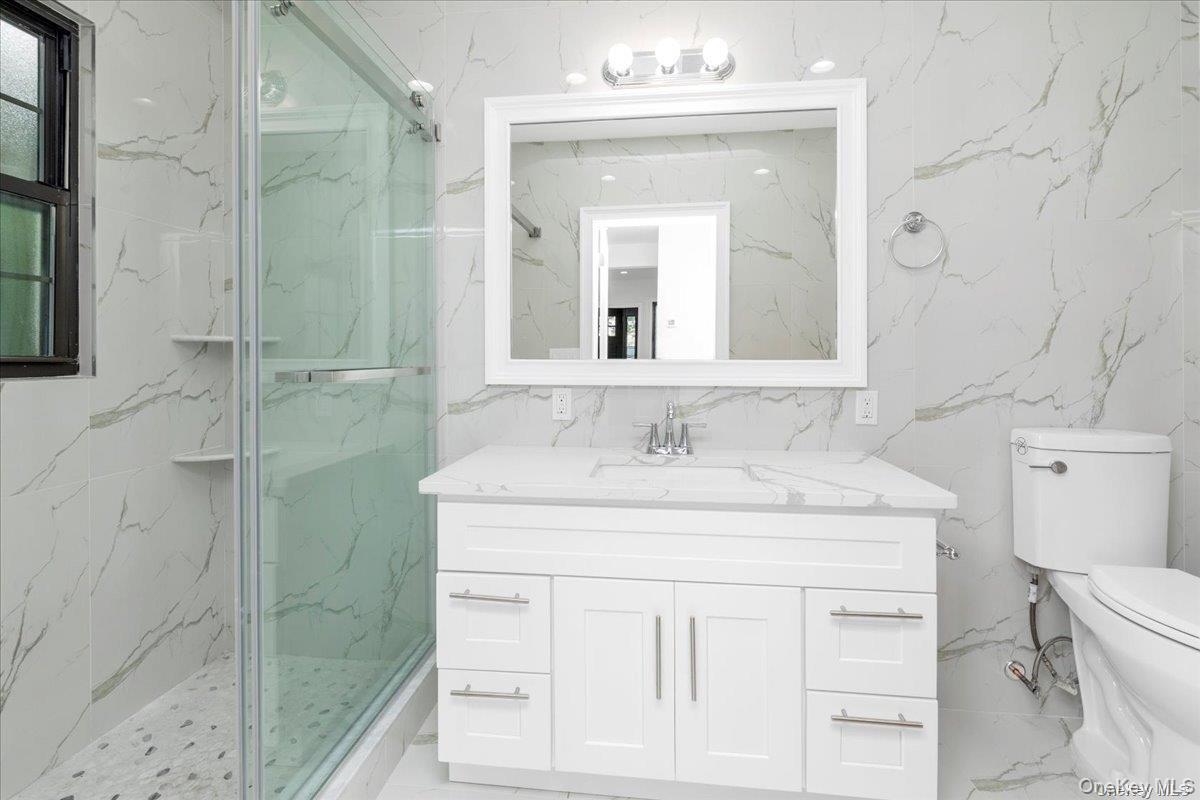 #11 photo, 245 Garfield Avenue, Mineola , NY 11501